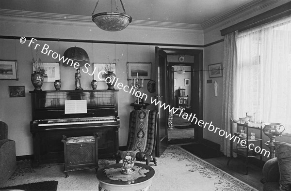 MRS KENNEDYS HOUSE 42 DERRYVOLGIE AVENUE SITTING ROOM